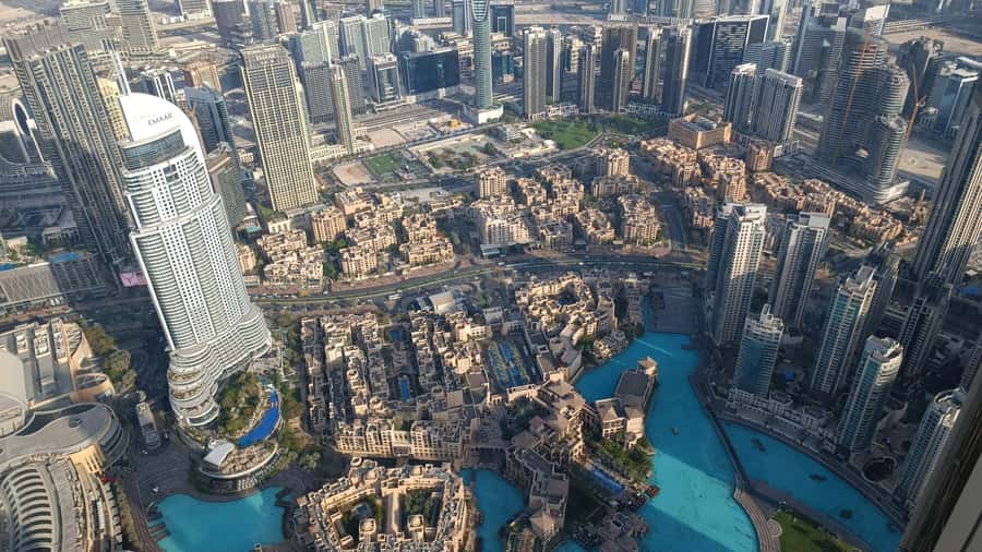Dubai: Burj Khalifa VIP Sunset Tour with Porsche Transfer - Dom Pérignon, canapés, and the value of staying put