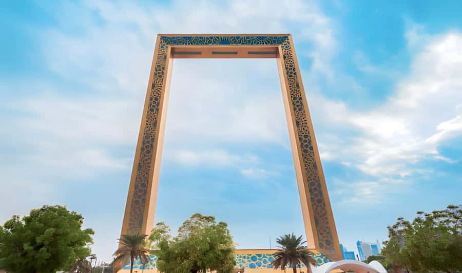 Dubai: City Highlights Tour with Blue Mosque & Street Food - Dubai Frame and the final photo stop