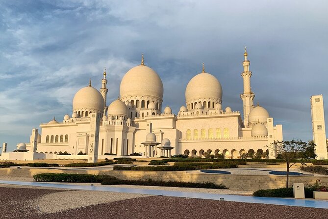 Dubai City Tour - Burj Al Arab: five minutes for the famous sail