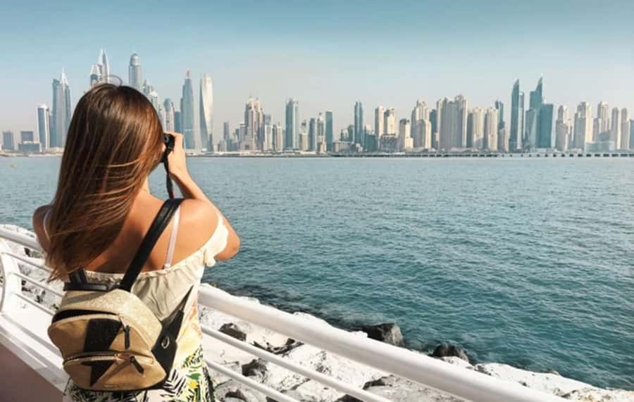 Dubai: City Tour with Burj Khalifa and Underwater Zoo Ticket - Dubai Mall adds the Aquarium and Underwater Zoo