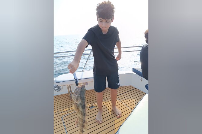 Dubai Deep Sea Fishing 4 hours + BBQ of Catch - Comforts that help mixed groups