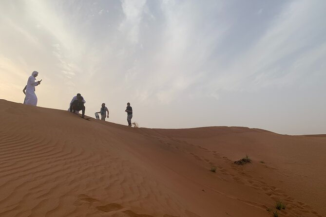 Dubai Desert Safari-BBQ Dinner, Belly Dance, Fire show - The sunset photo stop