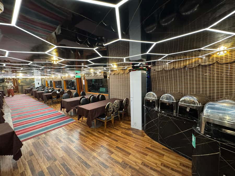 Dubai Dhow Cruise Creek,Marina Shows,Buffet & Drinks options - Service can make or break the evening
