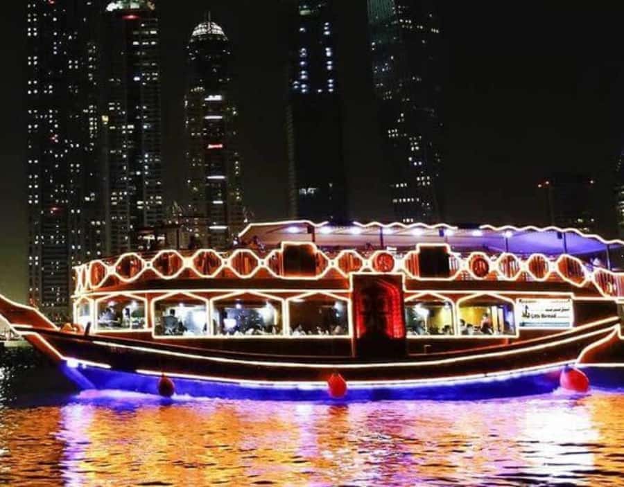 Dubai: Dhow Dinner Cruise on Creek or Marina with Live Shows - Who will enjoy this evening most?