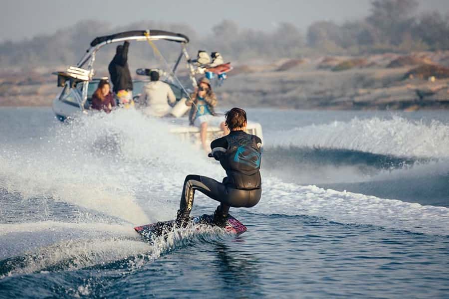 Dubai: Dubai Marina Wakesurfing or Wakeboarding Experience - What happens at Wake2Wake