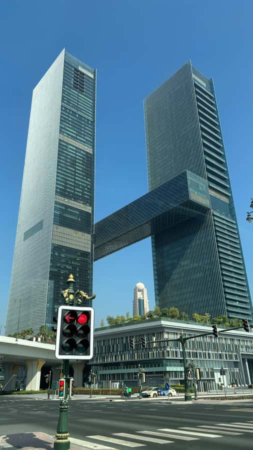 Dubai : excursion privée d’une journée en français - The Museum of the Future, Emirates Towers, and the financial district