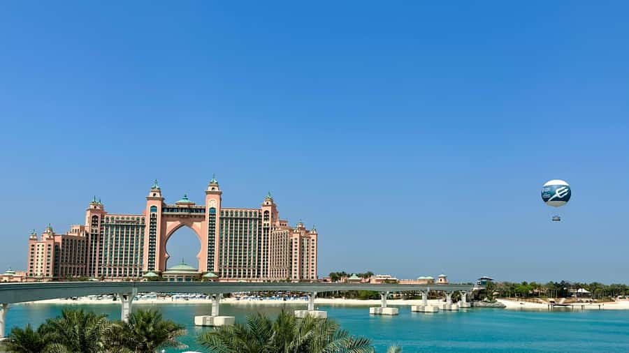 Dubai : excursion privée d’une journée en français - Madinat Jumeirah and the Burj Al Arab view