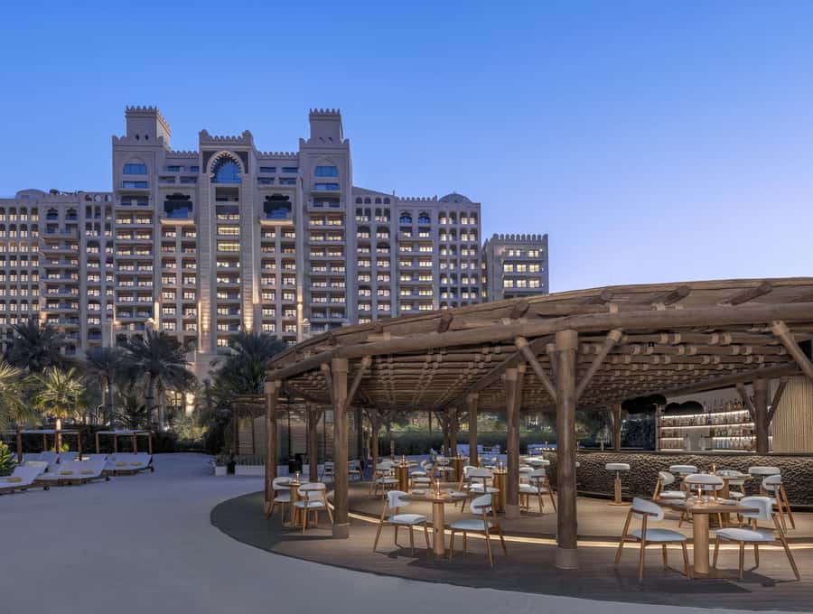 Dubai: Fairmont the Palm Pool and Beach Access - Finding a lounger when seating is first come, first served