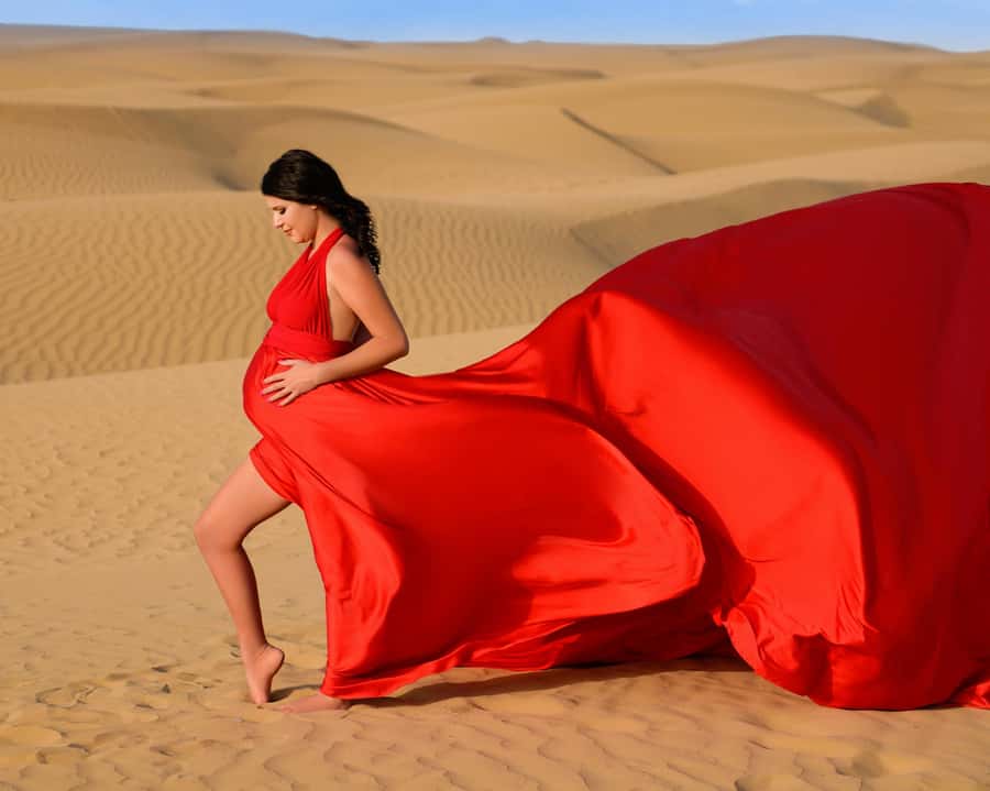 Dubai: Flying Dress Photoshoot Experience - One and a half hours in the Dubai desert