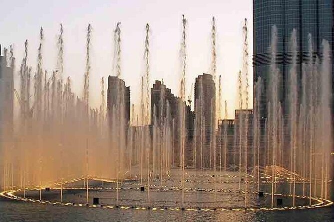 Dubai Fountain Boardwalk - Why the Fountain Looks So Large