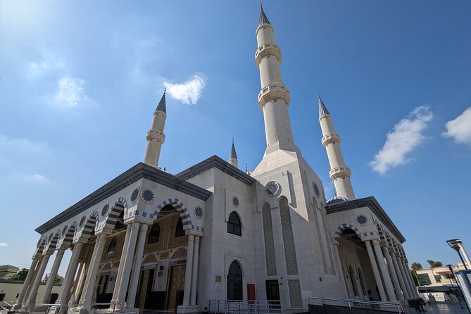 Dubai: Frame Tickets, Creek, Souks & Blue Mosque Guided Tour - The Blue Mosque and a respectful visit