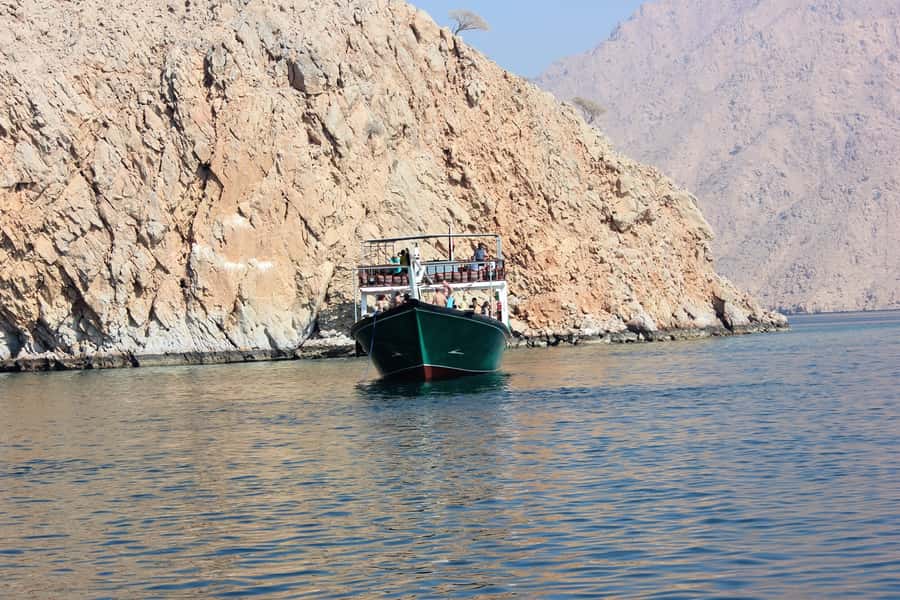 Dubai: Full-Day Sea Safari to Musandam - Cruising below the Hajar Mountains