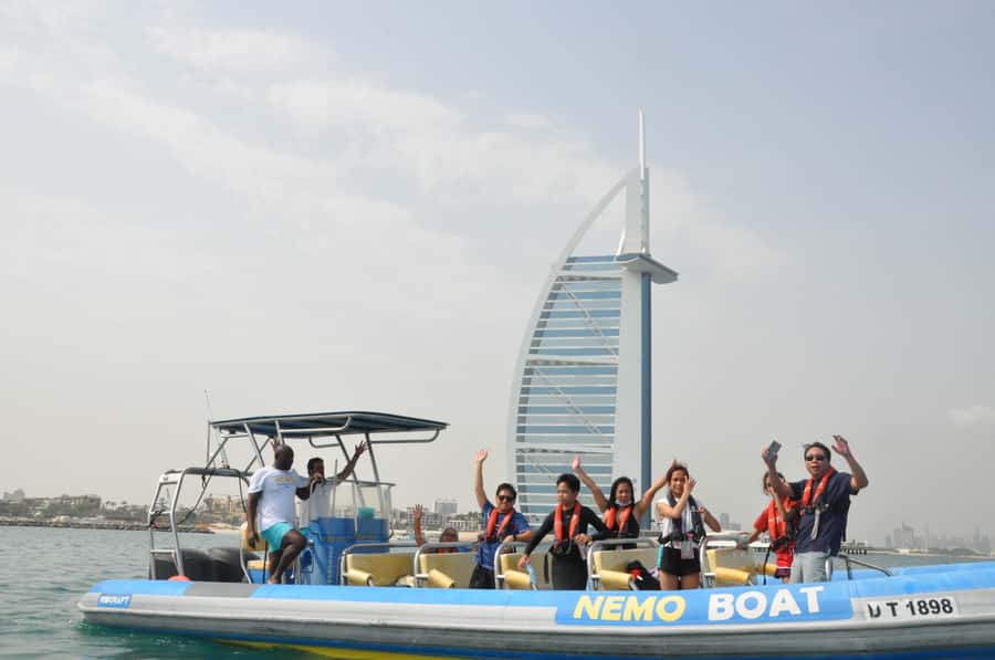 Dubai: Guided Speedboat Tour with City Sights & Ice Cream. - What the guide adds to the experience