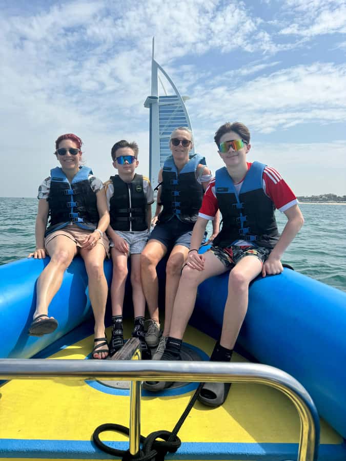 Dubai: Guided Speedboat Tour with City Sights & Ice Cream. - Who will enjoy this speedboat tour most