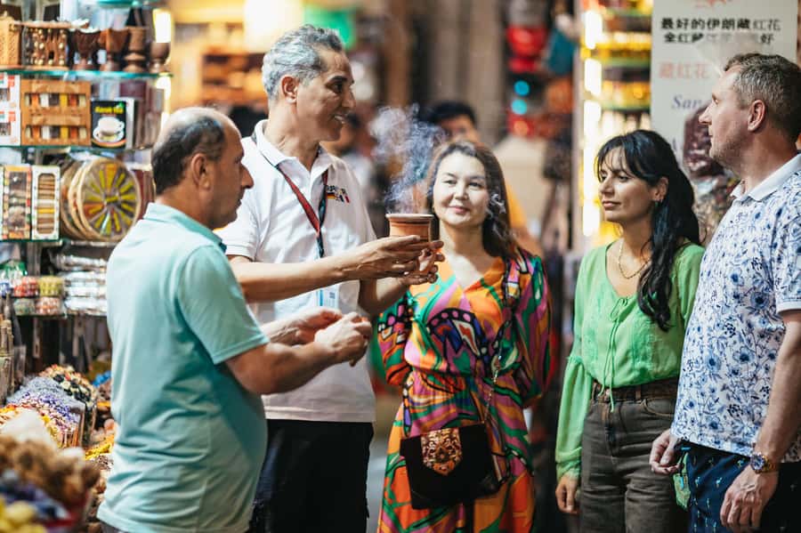 Dubai: Half-Day Street Food Tour - Guides, languages, and the tone of the evening