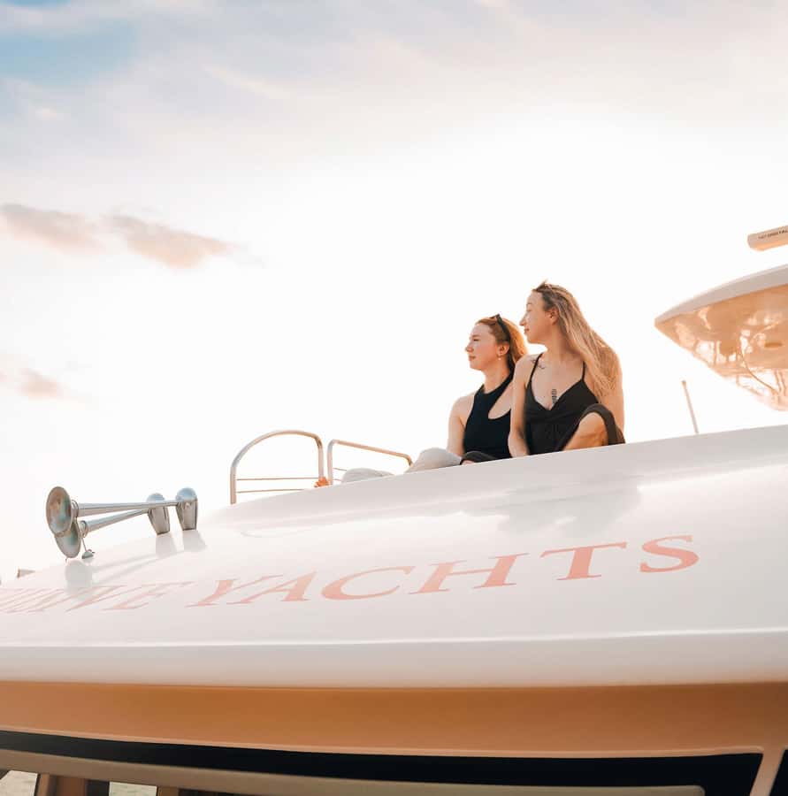Dubai Harbor: Luxury Yacht Tour with BBQ Options - The longer run toward Burj Al Arab