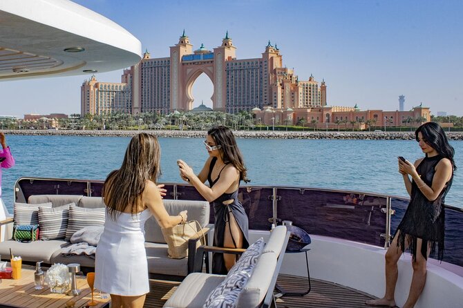 Dubai Harbour Super Yacht Experience with gourmet & Drinks - Food, drinks, and the open-bar question