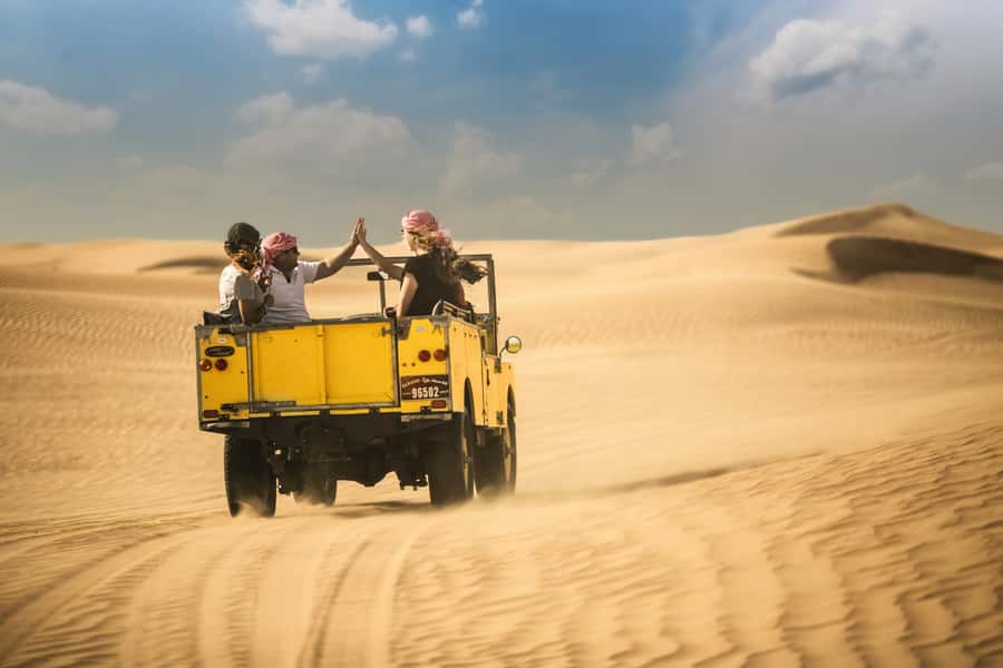 Dubai: Heritage Safari in Vintage Land Rover with Dinner - Falconry with the sun going down