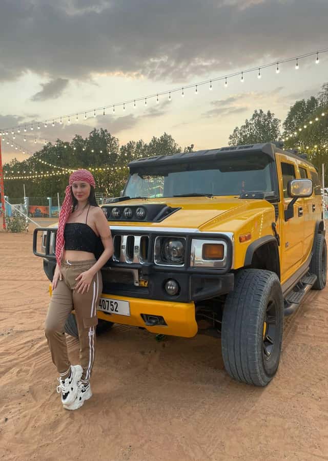 Dubai Hummer Safari Adventure & Traditional Dress Photoshoot - Sandboarding and the short camel ride