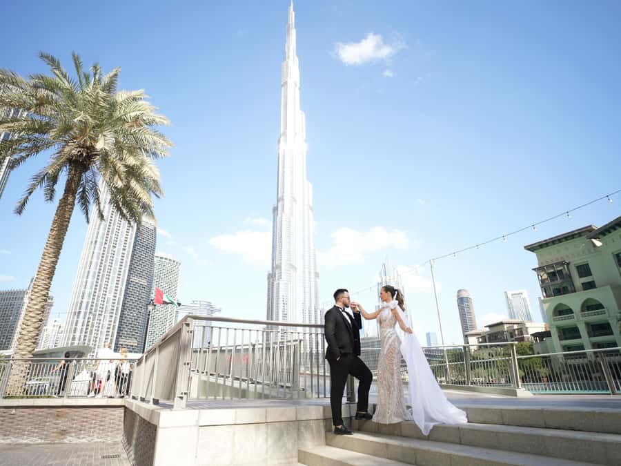 Dubai: Iconic Burj Khalifa Pre-Wedding Photoshoot - Morning or late afternoon is the better choice