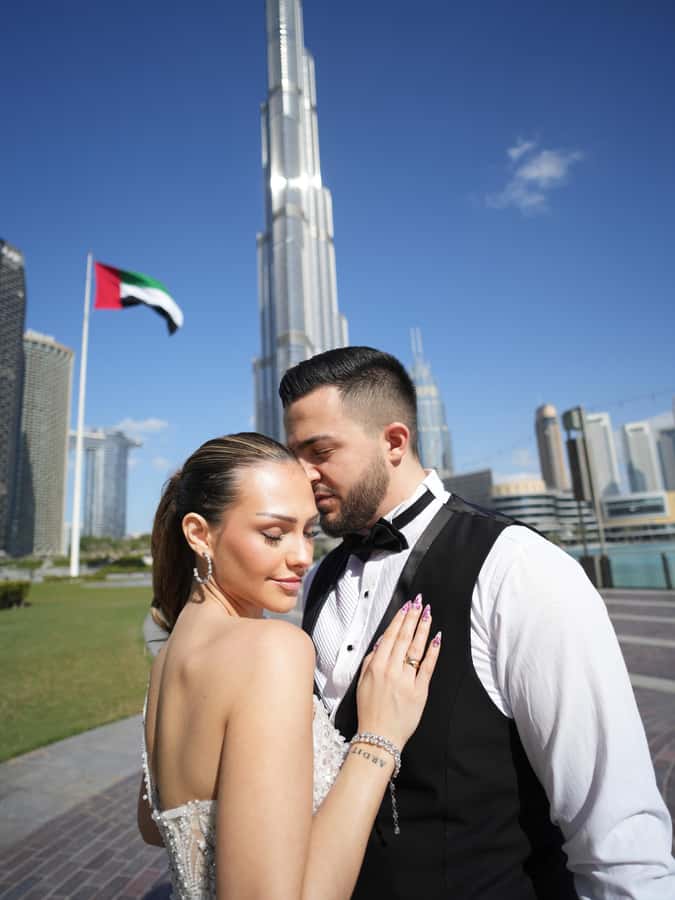Dubai: Iconic Burj Khalifa Pre-Wedding Photoshoot - How the photography itself should feel