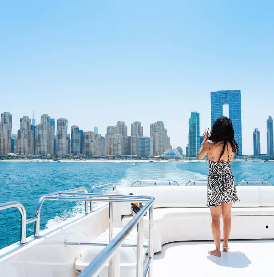 Dubai: Instagrammable Yacht Tour with Drinks & Ain/JBR Views - Why Dubai Marina makes sense from a yacht