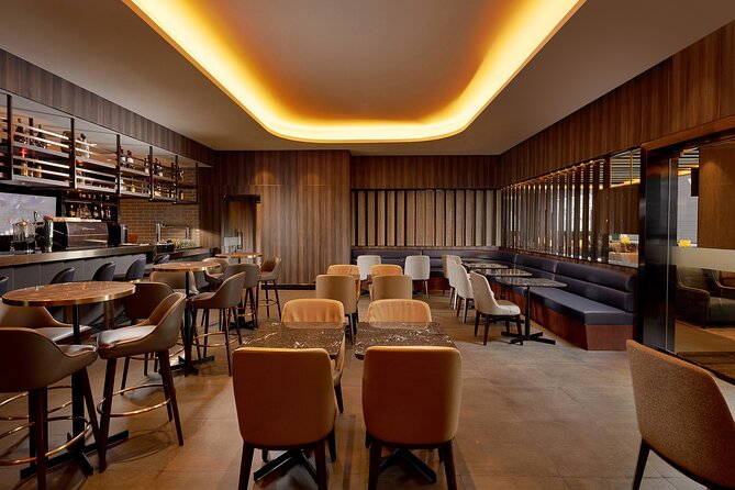 Dubai International Airport Plaza Premium Lounge at Terminal 3 - Staff service and day-to-day upkeep