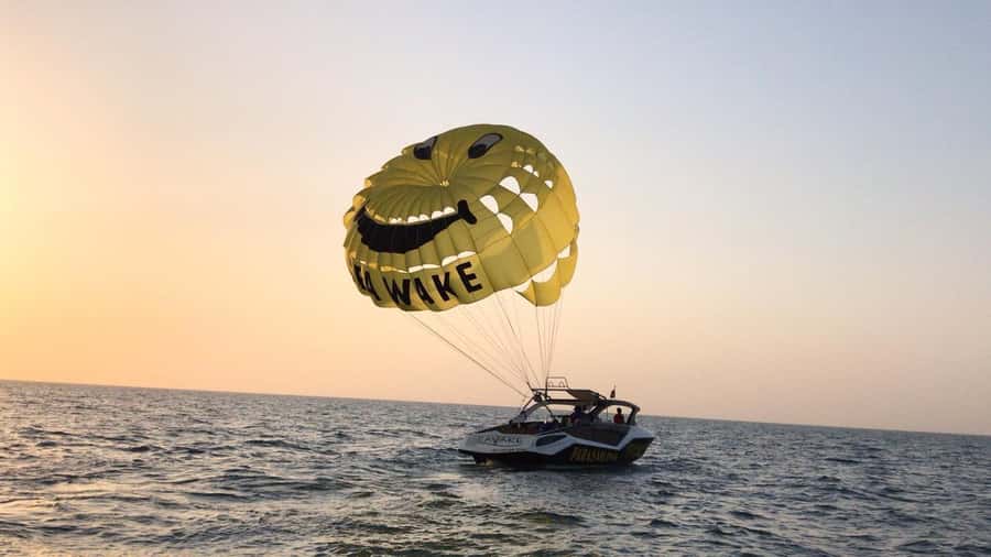 Dubai Jumeirah Parasailing adventure with breathtaking views - The 10 to 15 minute flight