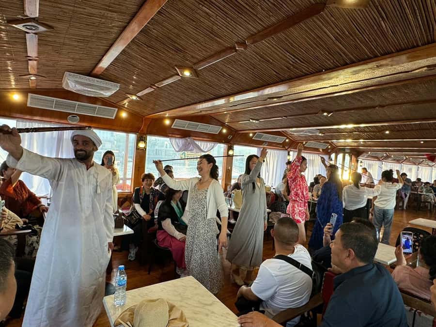 Dubai: Luxury Dinner Cruise with Live Music - Key points to know before booking