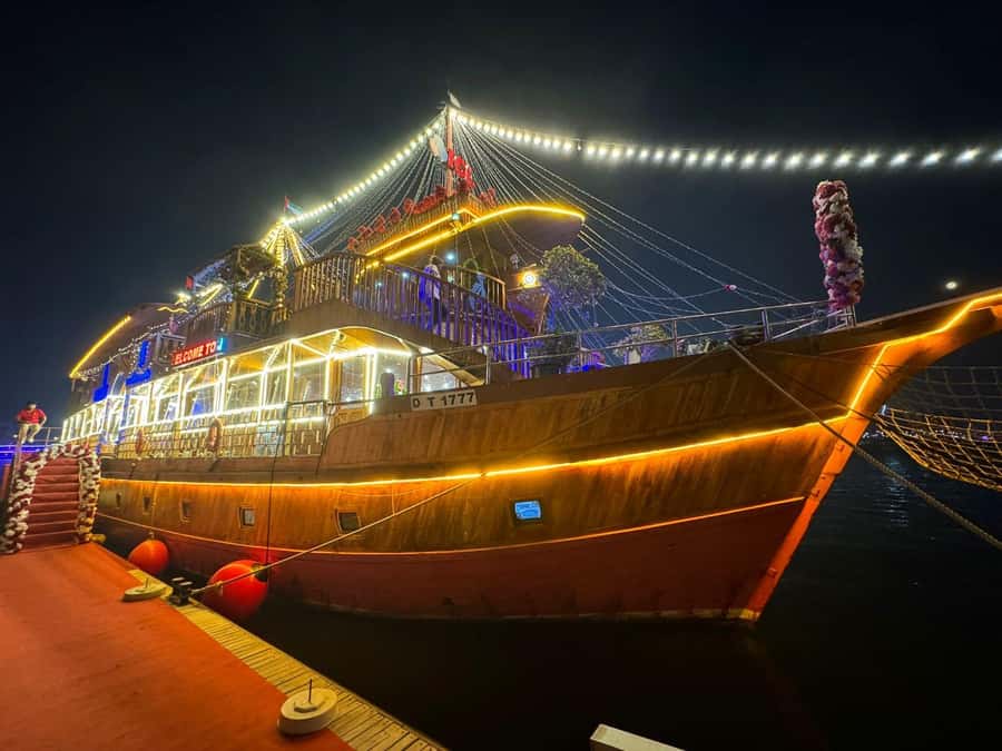 Dubai: Luxury Dinner Cruise with Live Music - The value of $44 per person