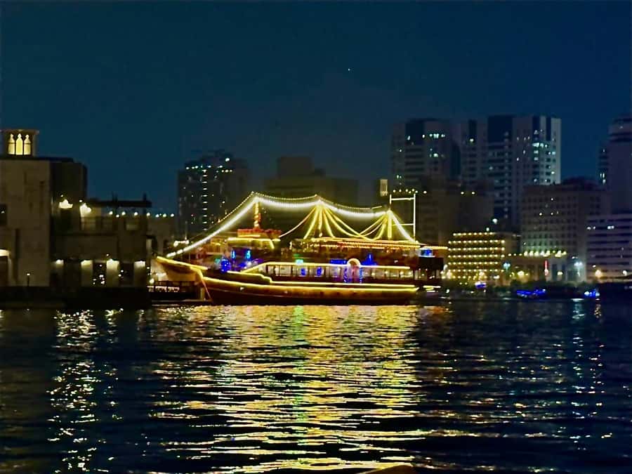 Dubai: Luxury Dinner Cruise with Live Music - Timing, language, and accessibility