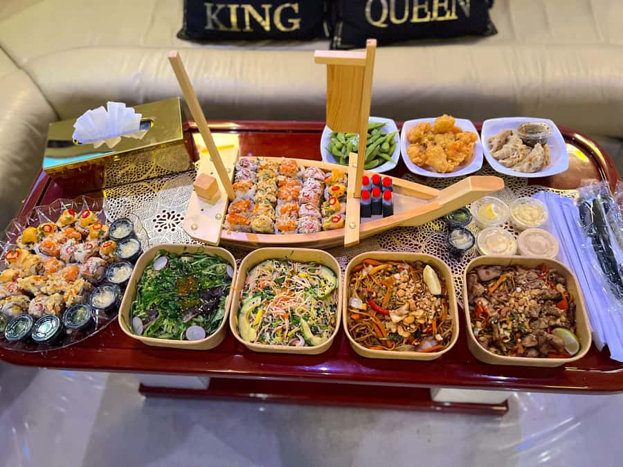 Dubai: Luxury Private 50 FT Yacht Cruise + Optional Sushi - Choosing between Burj Al Arab and Atlantis The Palm