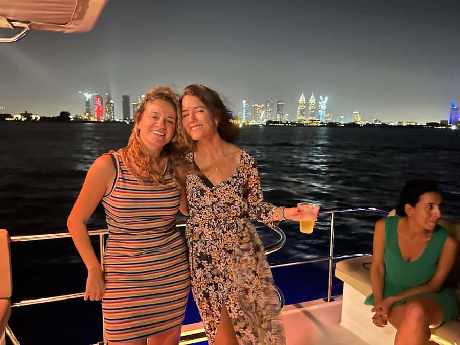 Dubai: Luxury Sightseeing Cruise with Food and Drinks - How the Two Hours Feel