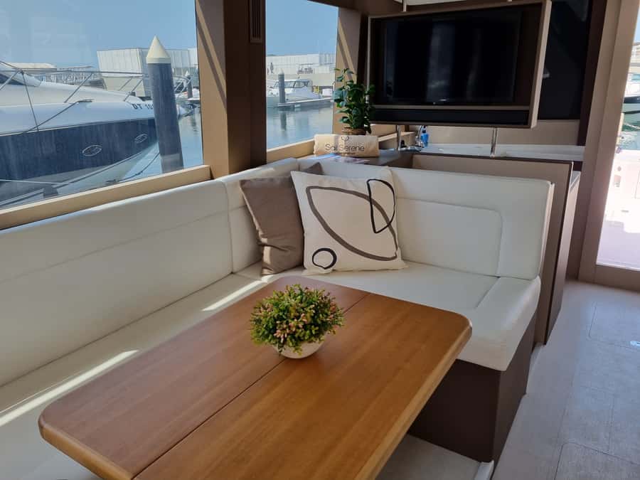 Dubai: Luxury Sightseeing Cruise with Food and Drinks - Ain Dubai and the First Big Photo Stop
