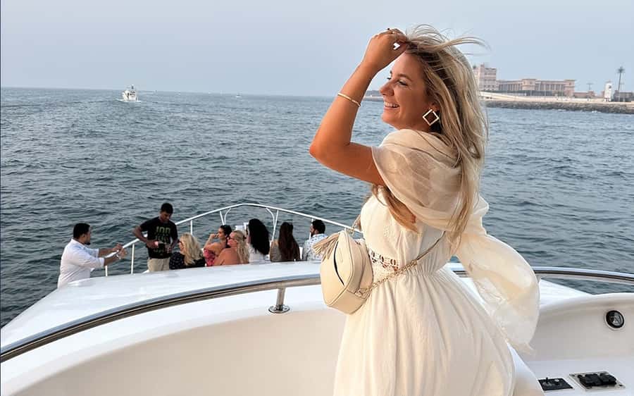 Dubai: Luxury Sunset Yacht Tour with Snacks and Drinks - Key points to know before boarding