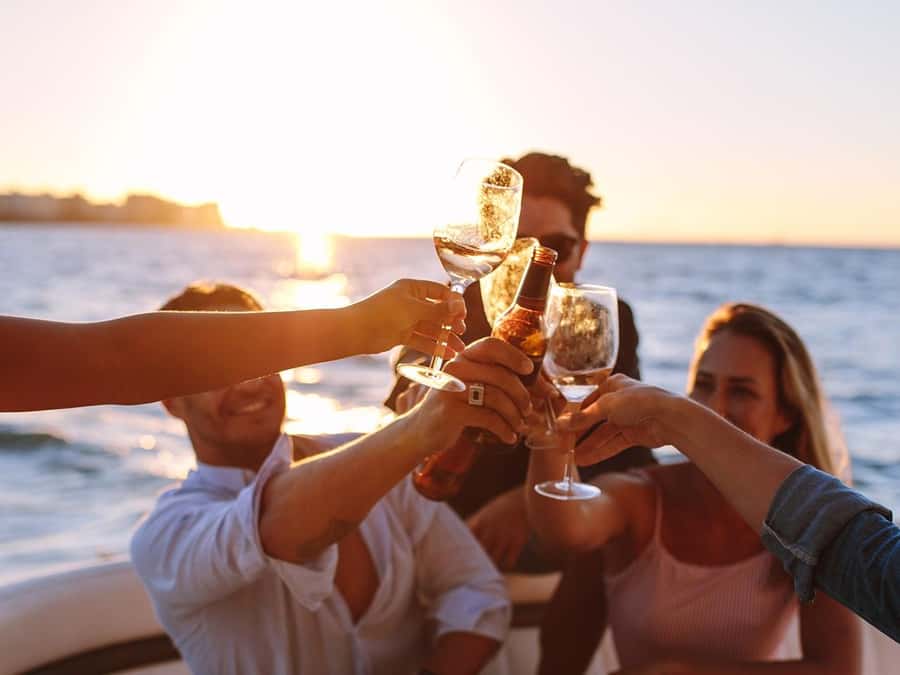 Dubai: Luxury Sunset Yacht Tour with Snacks and Drinks - Bluewaters Island and Ain Dubai