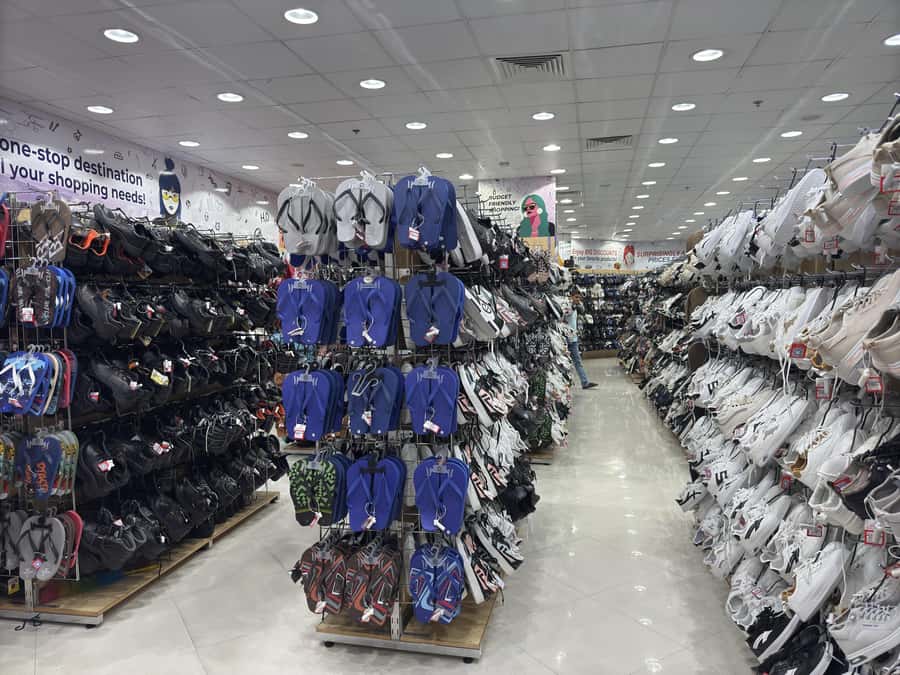 Dubai: Magic & Secret new Shopping Tour - The discount store for practical finds