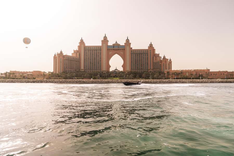 Dubai Marina: 1-Hour Luxury Sightseeing Speedboat Tour - Key points to know before boarding