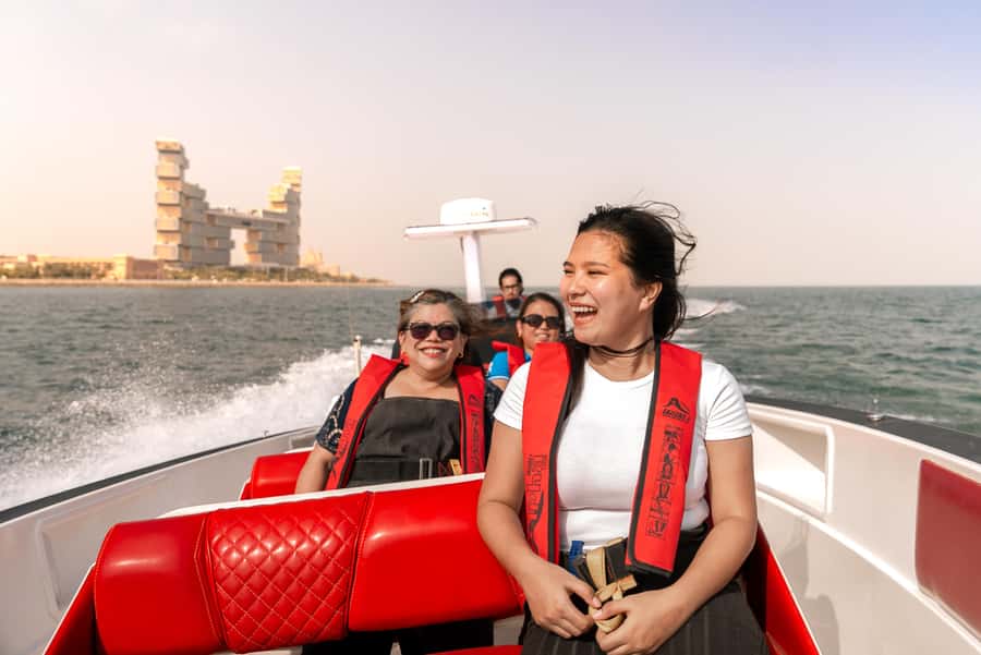 Dubai Marina: 1-Hour Luxury Sightseeing Speedboat Tour - Atlantis The Palm is the big postcard moment
