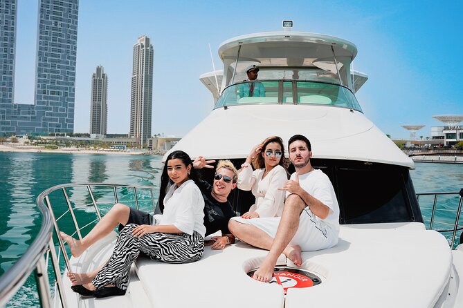 Dubai Marina 1hr Yacht tour with Drinks - What the included drink really means