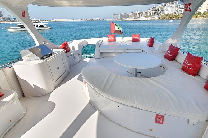 Dubai Marina 1hr Yacht tour with Drinks - Daytime or nighttime sailing?