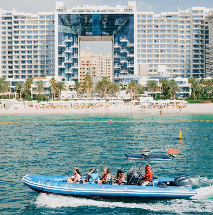 Dubai: Marina, Atlantis, Palm & Burj Al Arab Speedboat Tour - What to wear and carry on the boat