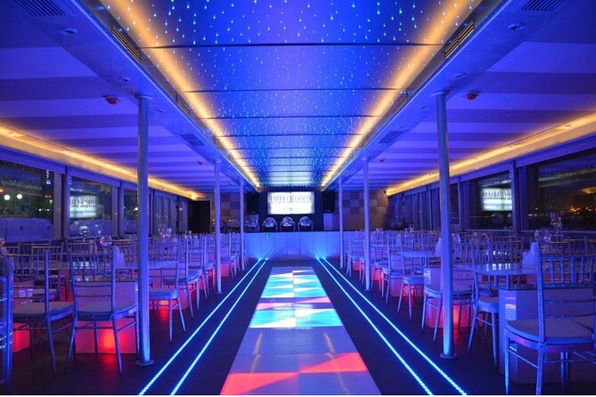 Dubai Marina Dhow Cruise Dinner - Seating, table comfort, and group size