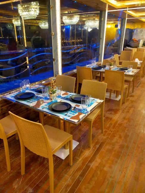 Dubai Marina Dhow Cruise: Dinner Buffet & Live Entertainment - What happens at the meeting point