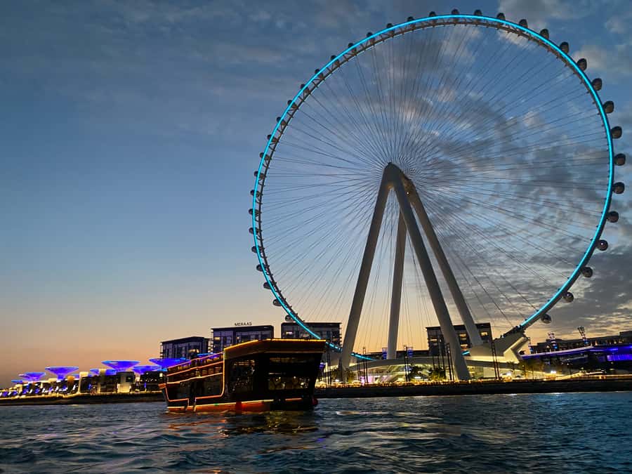 Dubai Marina: Dinner Cruise in a Traditional Boat - Key points to know before booking