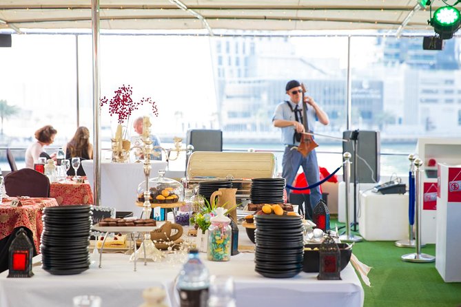 Dubai Marina Dinner Cruise with Live Music & Open Bar - Why Dubai Marina works so well after dark