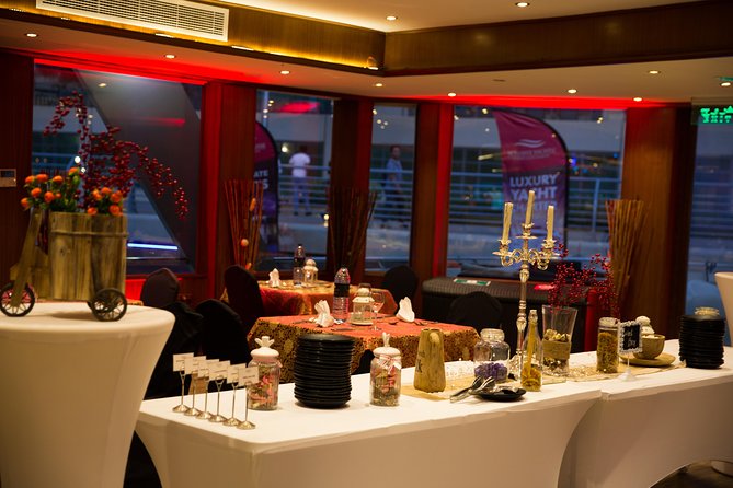 Dubai Marina Dinner Cruise with Live Music & Open Bar - What the $47 price really buys you