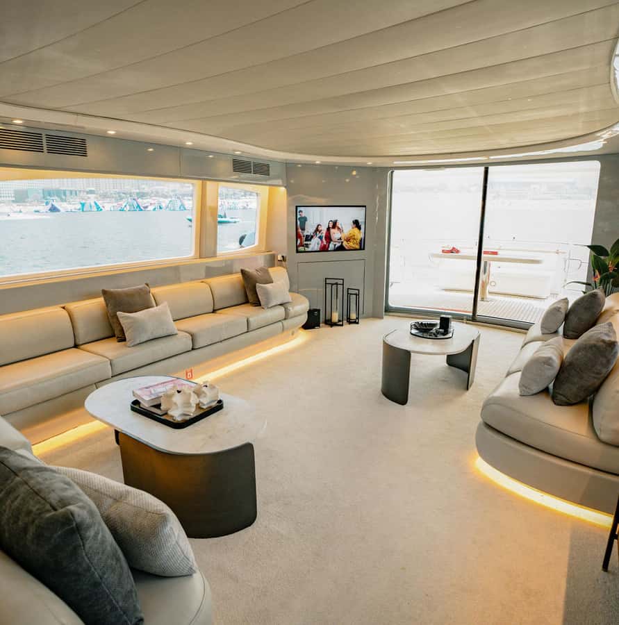 Dubai Marina: Luxury Yacht Tour with Breakfast or BBQ Option - Should you book the Dubai Marina yacht tour?