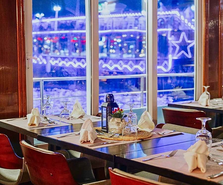 Dubai: Marina Premium Dinner Cruise with Unlimited Drinks - How good is the value at $59?