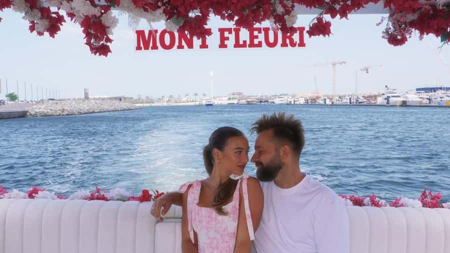 Dubai Marina: Private Boat Tour with Flower - A private flower boat in Dubai Marina